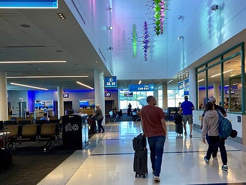 Airport facilities at Charlotte Douglas International Airport (CLT)