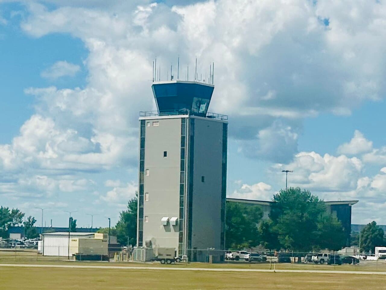 Airport facilities at Hector International Airport (FAR)