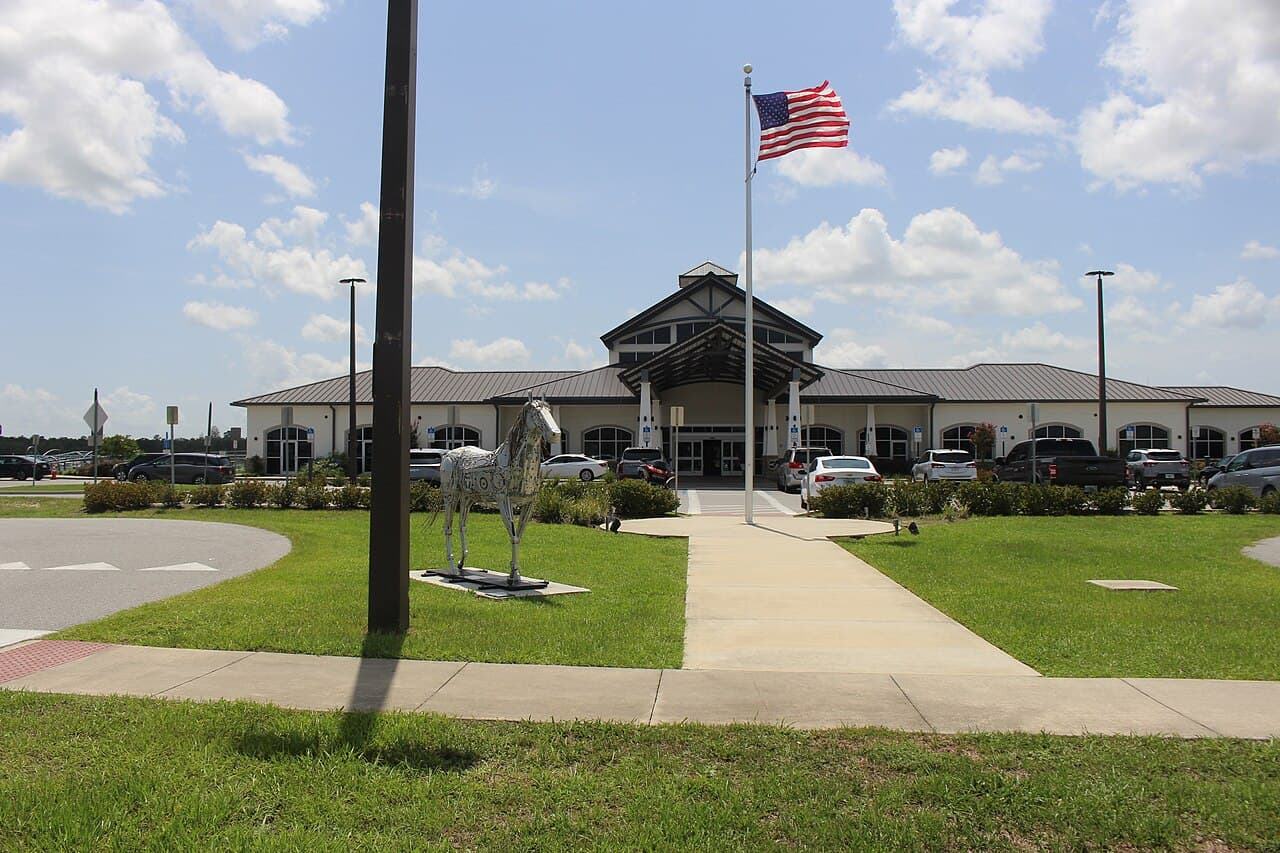 Airport facilities at Ocala International Airport - Jim Taylor Field (OCF)