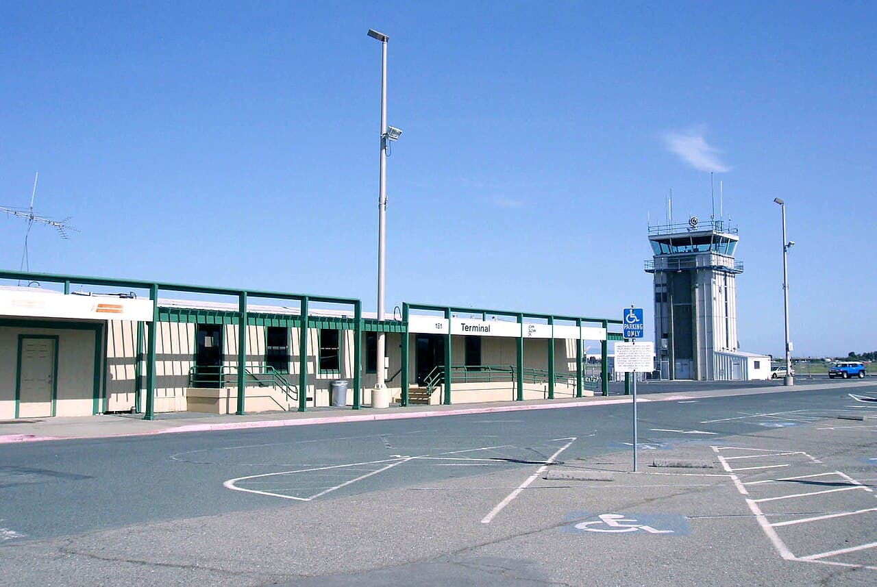Airport facilities at Buchanan Field (CCR)