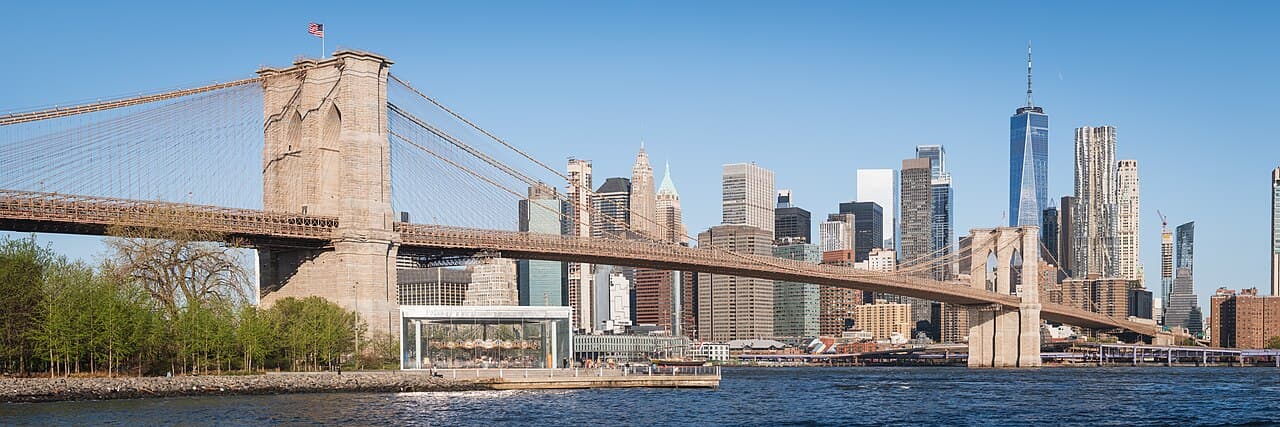 Brooklyn Bridge and the Lower Manhattan skyline, New York