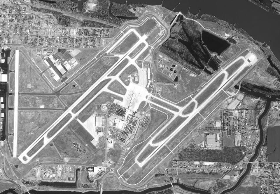 Bill & Hillary Clinton National Airport/Adams Field — airport photograph