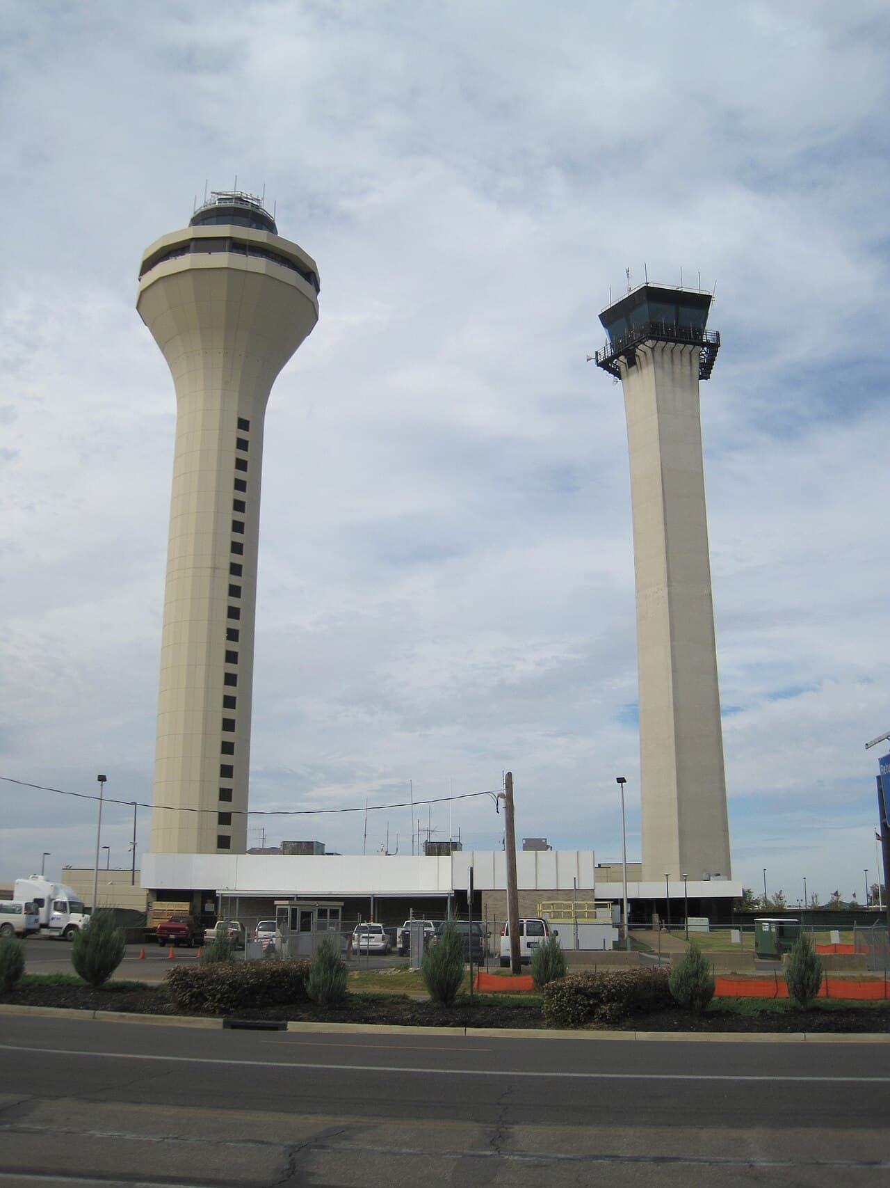Airport facilities at Frederick W. Smith International Airport (MEM)