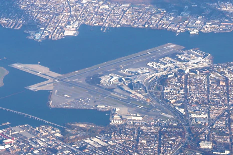 LaGuardia Airport — airport photograph