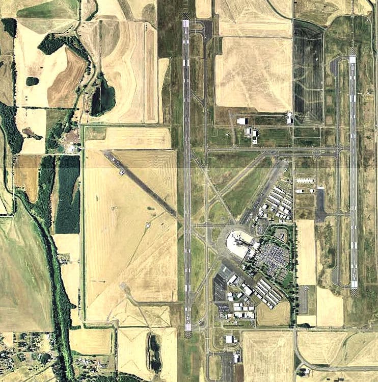 Eugene Airport — airport photograph