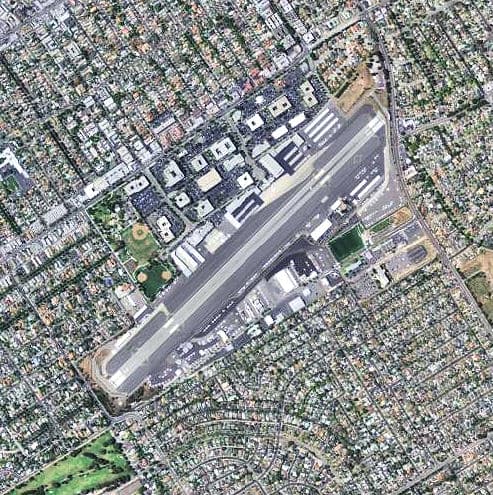 Santa Monica Municipal Airport — airport photograph