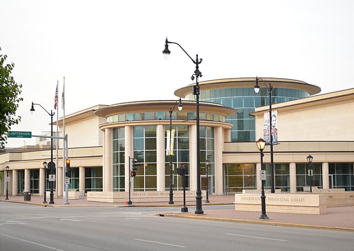 Abraham Lincoln Presidential Museum, Illinois — destination view