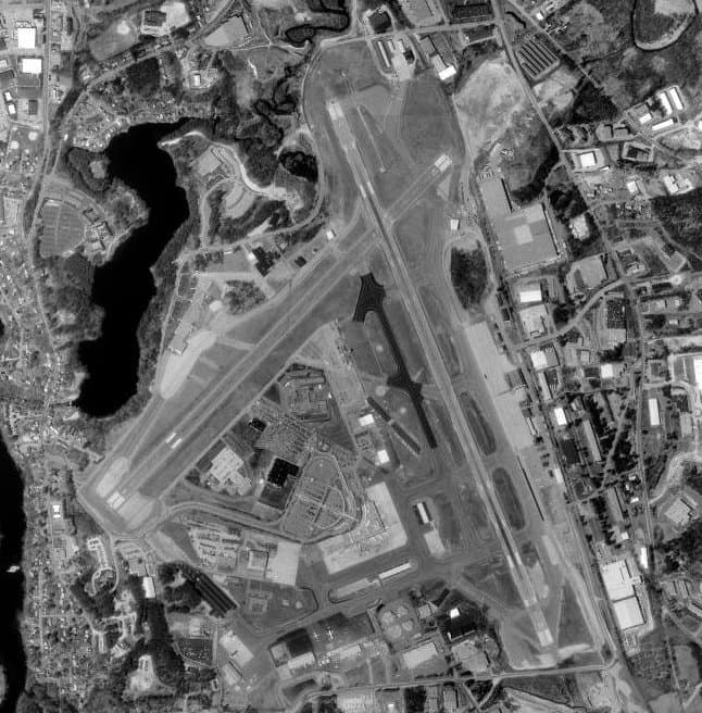 Manchester-Boston Regional Airport — airport photograph