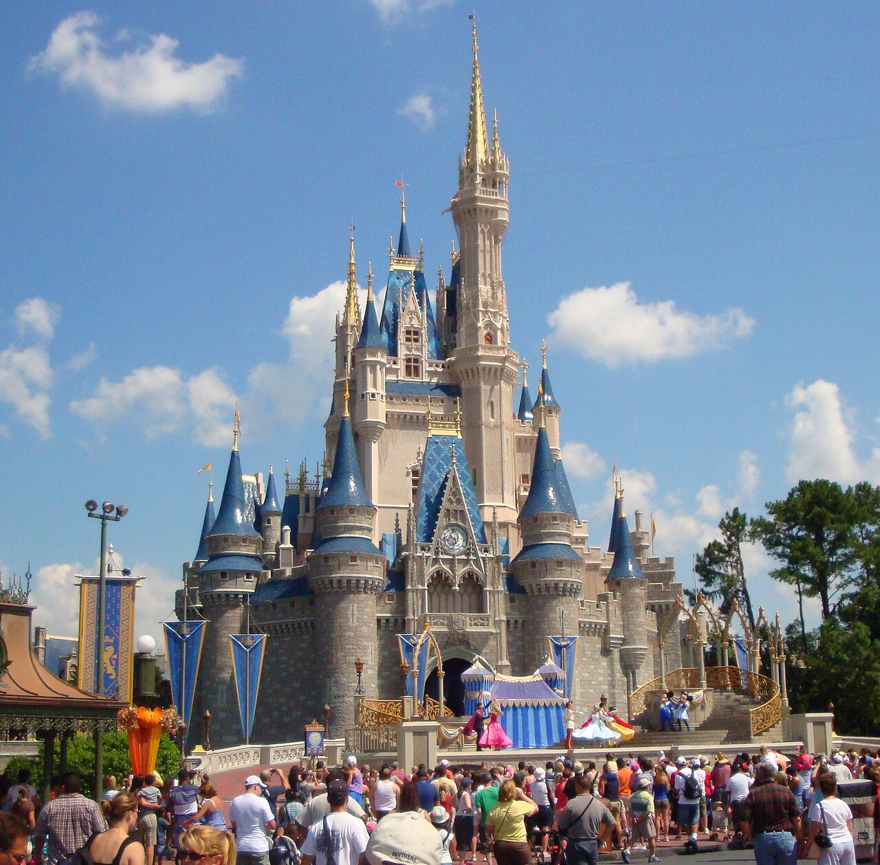 Cinderella Castle at Magic Kingdom, Walt Disney World (2008 photograph)