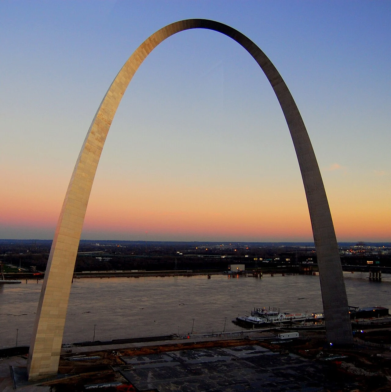Gateway Arch at sunset in St. Louis, Missouri